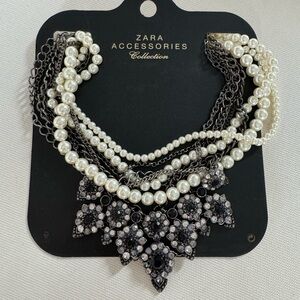 Zara Multi-Strand pearl and crystal Black/White Necklace 🤍 3 pearl sized strands